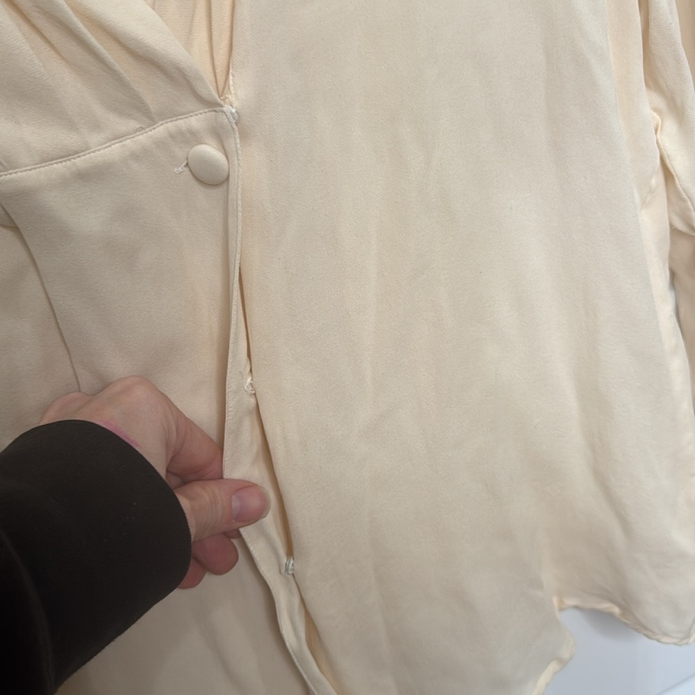 HENRI BENDEL NEW YORK VINTAGE 100% SILK CREAM BLOUSE 8 - Picture 5 of 12